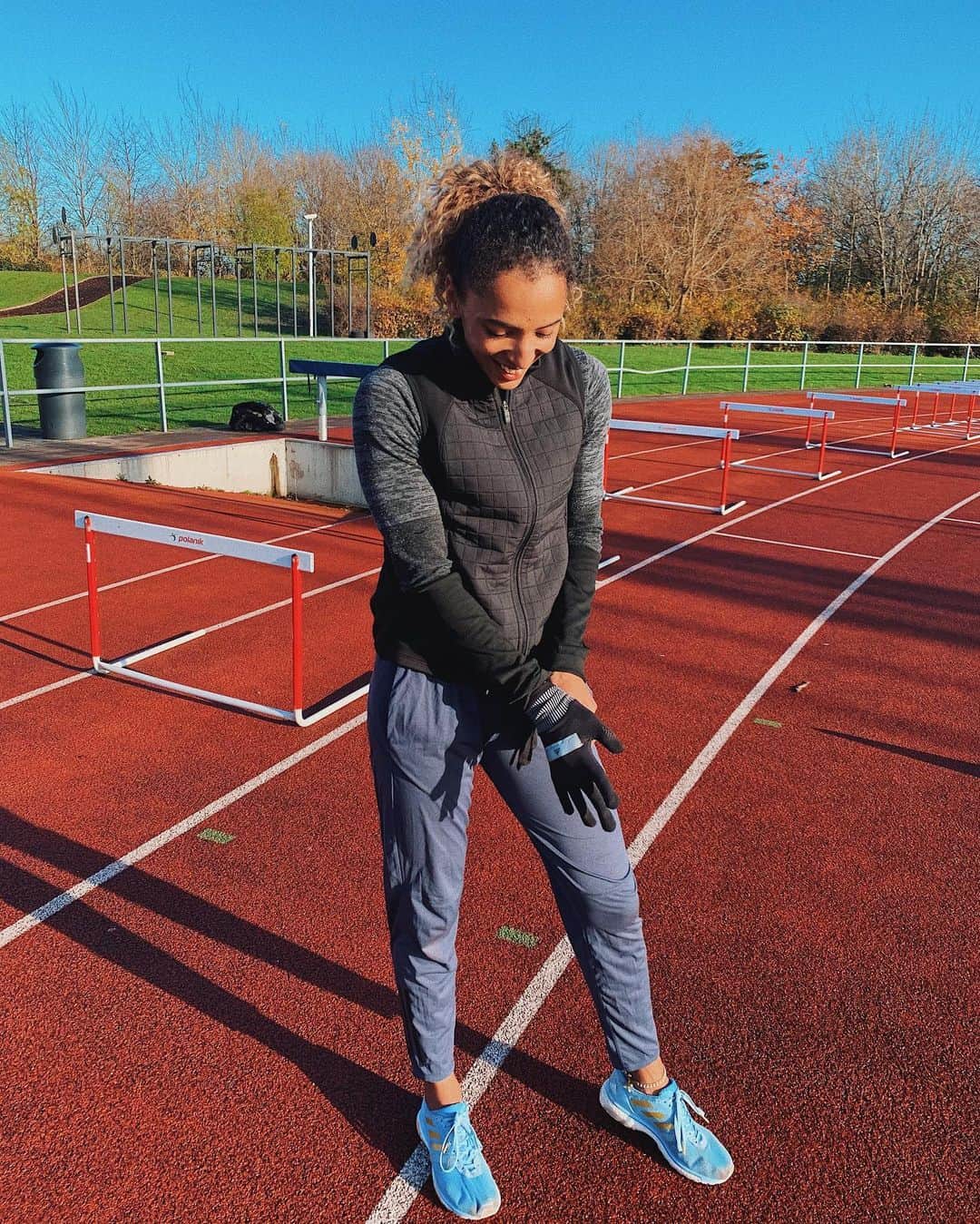 Laviai NIELSENさんのインスタグラム写真 - (Laviai NIELSENInstagram)「All the layers on for this morning’s session 🥶 First speed session of the winter to end a good week of training 🙌🏽 Now to rest up (ideally snuggled up in the warmth 💆🏽‍♀️) before we go all over again 👌🏽」12月1日 0時52分 - laviai