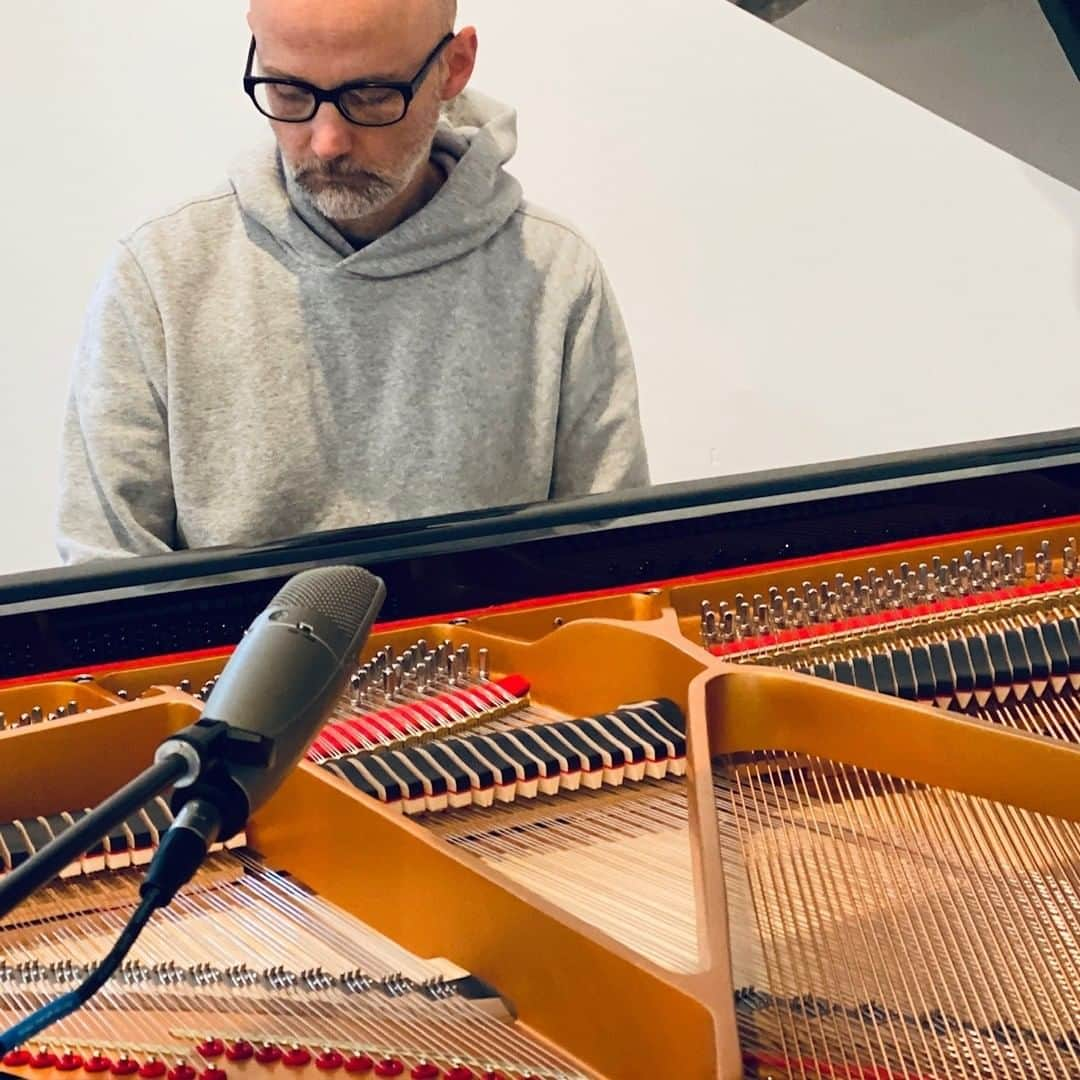 モービーさんのインスタグラム写真 - (モービーInstagram)「Currently working on 3 albums for 2020. More information to follow soon, thanks!」12月1日 1時00分 - moby