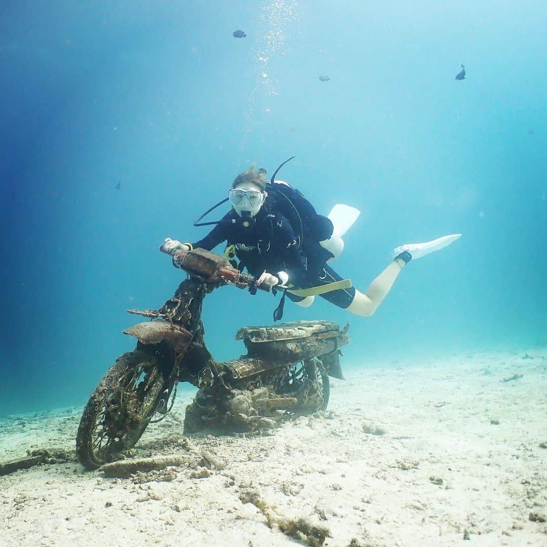 井澤エイミーのインスタグラム：「井澤、二輪デビュー。  #ダイビング女子 #レックダイビング #wreckdiving #scubababes #nogravityphuket」