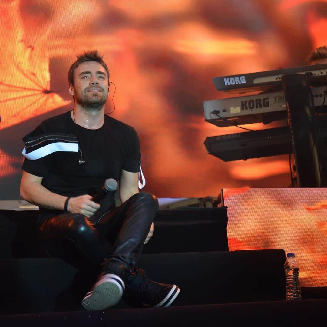 muratdalkilicのインスタグラム：「İlk AFETA konserini verdik... İstMarina avm’ye gelen bize yeni şarkılarımıza daha 1 haftada eşlik eden herkese  5M Migros Kış Turnesi başladı. En kısa zamanda yanıbaşınızda olmak dileğiyle... 😎」