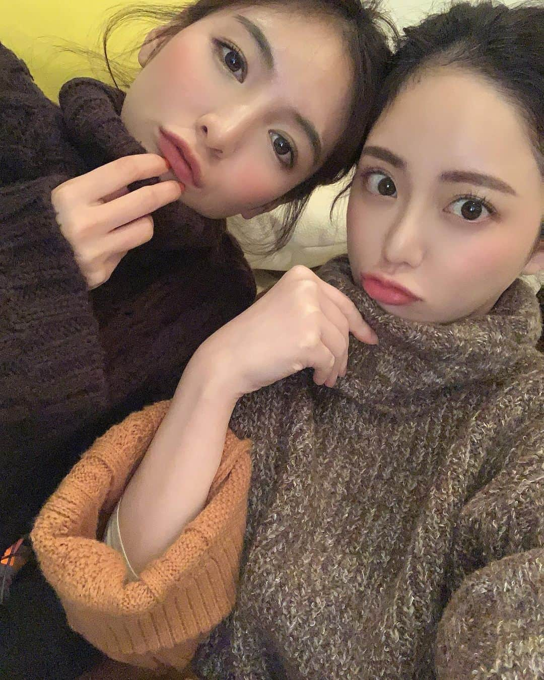 谷亜沙子さんのインスタグラム写真 - (谷亜沙子Instagram)「髪型とニット被った🧶🧶💗 #knit #fashion #셀카 #ふたごコーデ ？」12月1日 1時28分 - asyakodayo