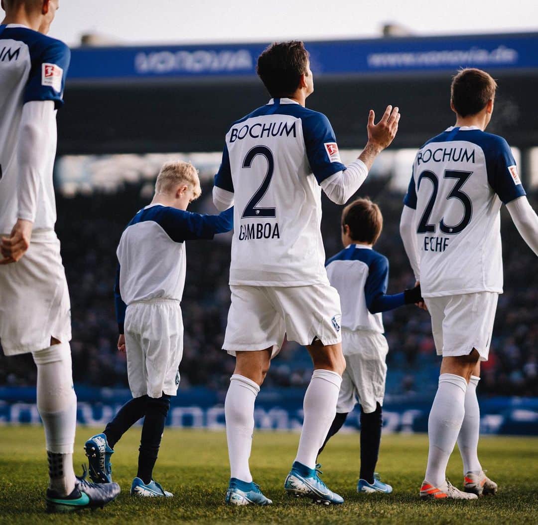 クリスチャン・ガンボアのインスタグラム：「Heimsieg... 3 punkte!!! ⚽️ 3 very important points!!! Gracias a Dios nos llevamos los 3 puntos!!! #vflbochum #annecastroper」