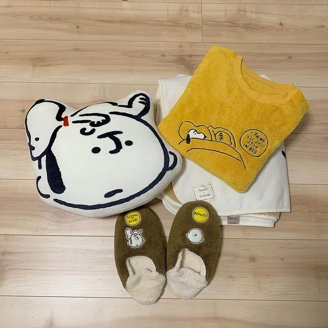 ukapiのインスタグラム：「⠀ ⠀ ⠀ PEANUTS × YU NAGABA ⠀ 長場さんとのコラボは素晴らしい🥺 とにかくえらべず、買ってしまった。 ⠀ スリッパはストックで欲しい。 追加しに行こう。 ⠀ ⠀ #UNIQLO#ユニクロ#スヌーピー #長場雄#チャーリーブラウン  #スヌーピー好きと繋がりたい」