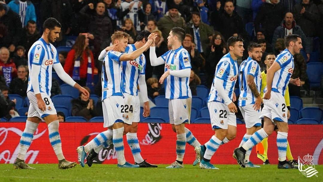 レアル・ソシエダさんのインスタグラム写真 - (レアル・ソシエダInstagram)「#RealSociedad 4-1 SD Eibar  AUPA REAL!!! 🔵⚪️🔵」12月1日 1時55分 - realsociedad