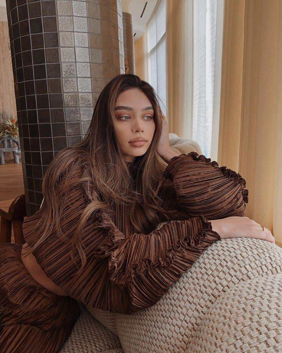 JANICE JOOSTEMAさんのインスタグラム写真 - (JANICE JOOSTEMAInstagram)「Here’s looking at you 👀  @cultgaia top and pants」12月1日 1時55分 - janicejoostemaa