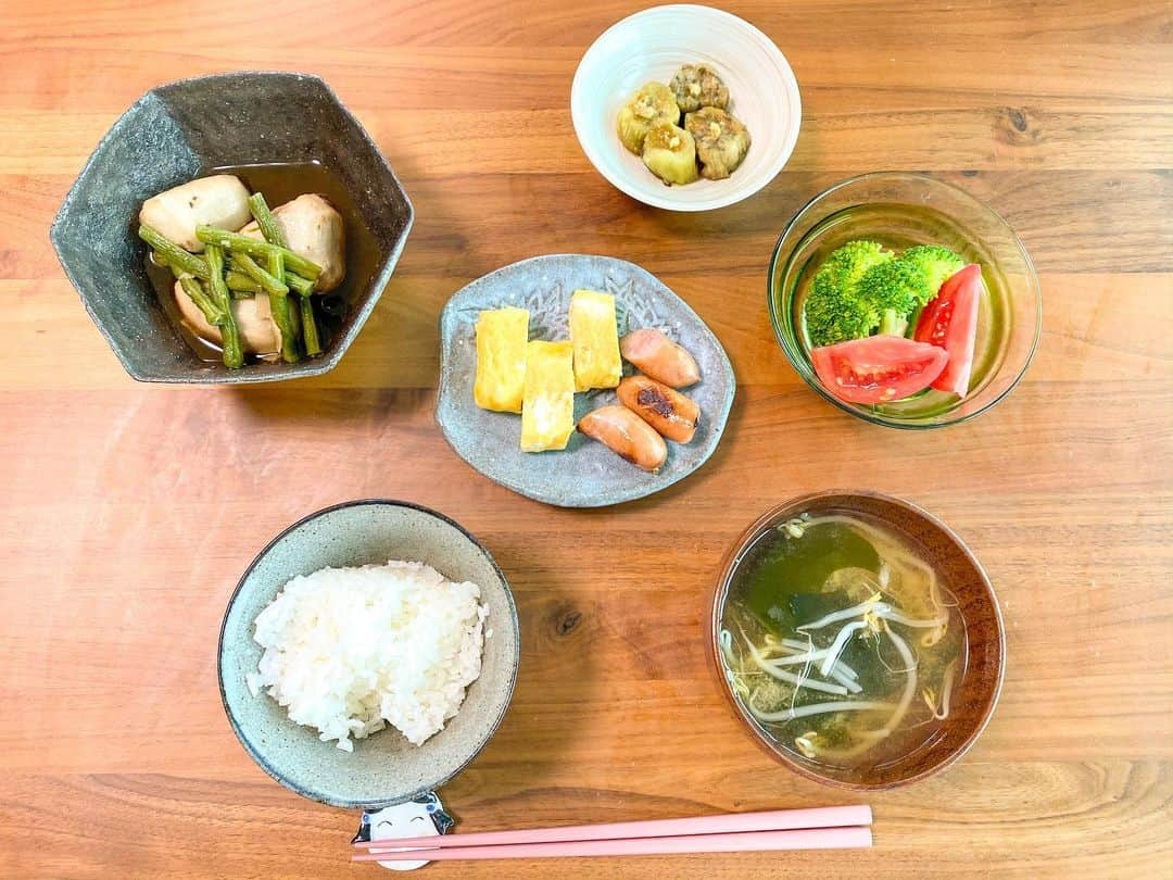 林弓束さんのインスタグラム写真 - (林弓束Instagram)「いつかの #ゆづ飯 #里芋の煮物  #卵焼き #ウインナー #焼きなす #ブロッコリーとトマト  #もやしとわかめのお味噌汁  ごちそうさまです！！」12月1日 12時50分 - hayashiyuzuka