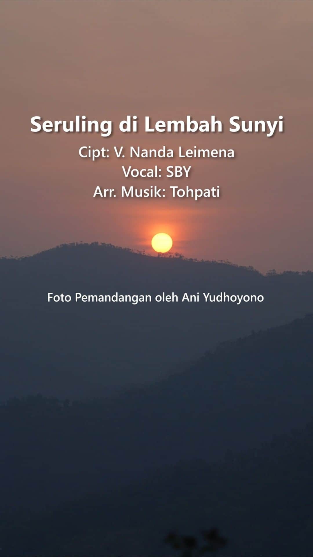 アニ・ユドヨノのインスタグラム：「Teman-teman followers yang baik,⁣ ⁣ Hari ini, 1 Desember 2019 ~ tepat setengah tahun berpulangnya istri tercinta Ani Yudhoyono. Kepergiannya meninggalkan duka dan rasa kehilangan yang amat dalam bagi saya dan keluarga. Saya tahu, para sahabat almarhumah juga merasakan kehilangan itu.⁣ ⁣ Melalui lagu "Seruling di Lembah Sunyi" ini saya ingin mengenang dan mengungkapkan rasa cinta saya yang abadi kepada sang belahan jiwa, yang kini berada di keabadiannya.⁣ ⁣ Sebagai bentuk kasih sayang dan penghormatan kepada Ibu Ani, sejak hari ini, saya dan keluarga mengaktifkan kembali akun instagram ini dengan nama "Ani Yudhoyono In Memoriam". Insya Allah, kami akan terus melestarikan dan menghidupkan berbagai nilai (values), pemikiran dan "legacy" almarhumah. Semoga ini semua dapat menghidupkan kenangan manis dan mengobati kerinduan kita kepada almarhumah Ani Yudhoyono.⁣ ⁣ Al-Fatihah.⁣ ⁣ *SBY⁣* ⁣ —⁣ ⁣ Translation:⁣ ⁣ Dearest followers,⁣ ⁣ Today, 1 December 2019 ~ exactly half a year ago my beloved wife Ani Yudhoyono passed away. Her death has left a deep void and sorrow in my heart and our family. I know her friends also feel the same way.⁣ ⁣ Through this song “Seruling dari Lembah Sunyi” (Flute from the Silent Valley), I wish to reminisce and to express my infinite love to Ibu Ani, my soulmate who is now resting eternally in peace.⁣ ⁣ As a form of my deepest love and respect to Ibu Ani, starting today, the family and I are reactivating this Instagram account as “Ani Yudhoyono In Memoriam.” God willing, we will continue to preserve her values, thoughts and legacy alive. May this keep her sweet memories alive and can provide relief and healing to all of us who are missing her, Ani Yudhoyono.⁣ ⁣ Al-Fatihah.⁣ ⁣ *SBY*  #SerulingdiLembahSunyi」