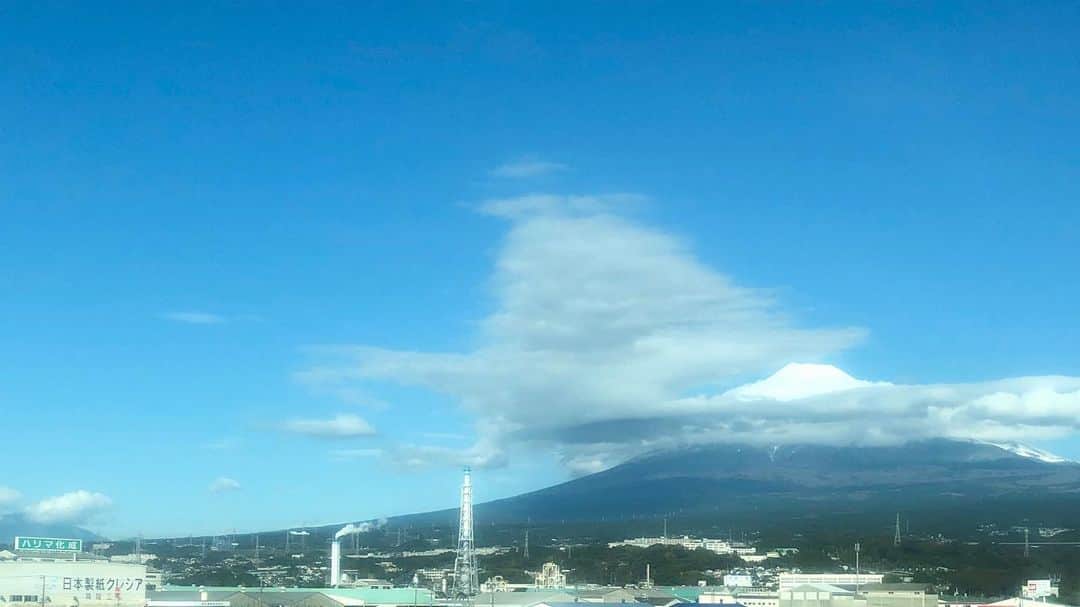 KATSUMIさんのインスタグラム写真 - (KATSUMIInstagram)「先週に続いてまた富士山が見れるなんて(^^)年内最後の新幹線移動かな？今日は『AAA in NAGOYA』出演で名古屋へ。」12月1日 11時23分 - katsumi_unfading