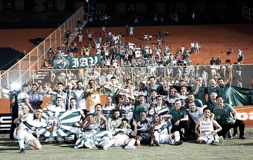 サッカー ブラジル代表チームさんのインスタグラム写真 - (サッカー ブラジル代表チームInstagram)「Parabéns para @coritiba e @acgoficial, que conquistaram hoje uma vaga no @brasileirao 2020! Os dois clubes se juntaram a @bragantino_oficial e @sportrecife como os quatro que conquistaram o acesso na Série B 2019.  Fotos: Divulgação/ @coritiba e @acgoficial」12月1日 11時37分 - cbf_futebol