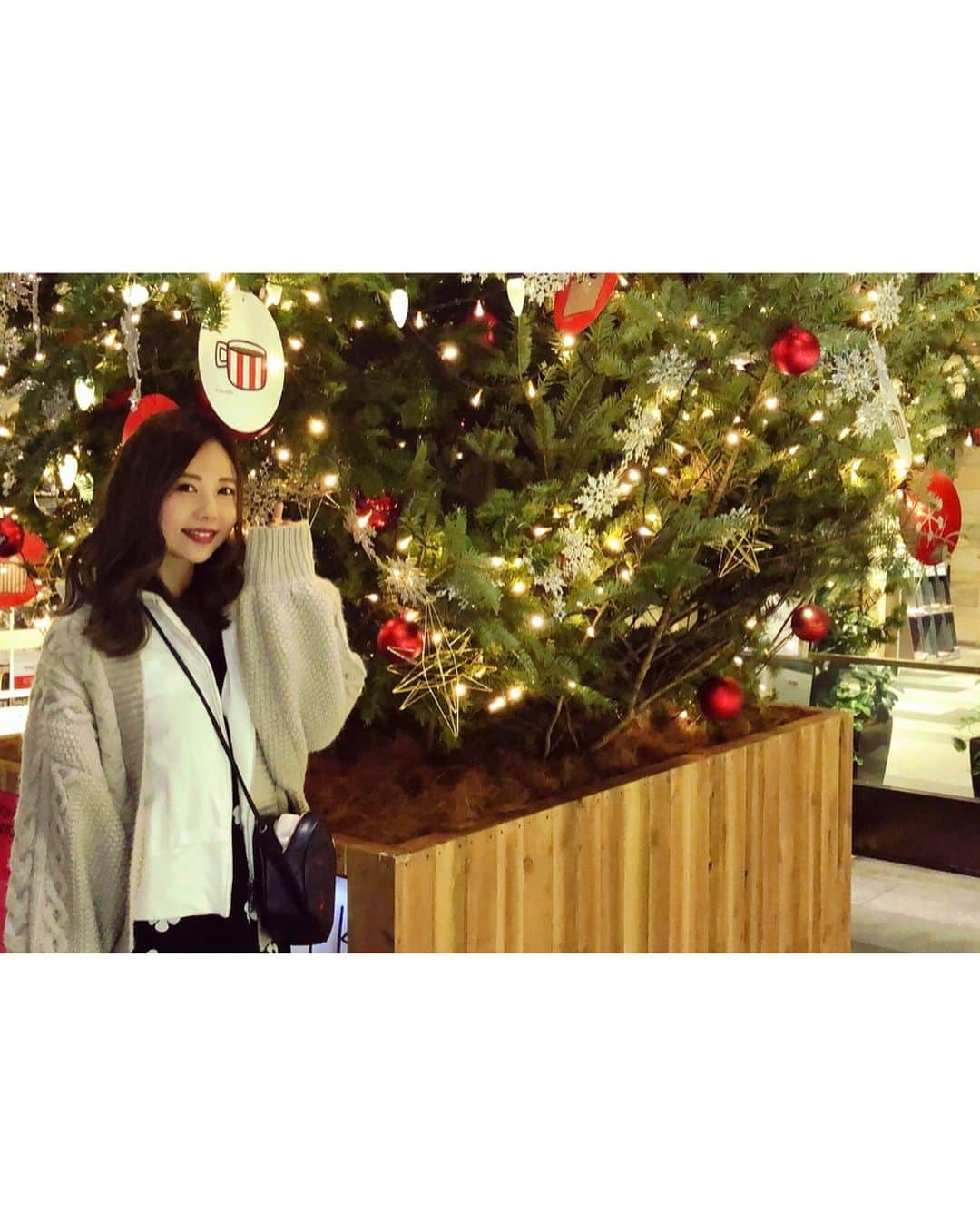 西村季里子さんのインスタグラム写真 - (西村季里子Instagram)「・ 今日から12月だって🎄 1年が早すぎるよ〜〜〜 いろいろあったな〜今年も💭(まだ早い) 今月だけでもとてもいい1ヶ月にして 終わり良ければ全て良し状態にしたい😇 #12月#2019#最後の1ヶ月#年末 #クリスマス#クリスマスツリー#🎄 #銀座#どこもかしこもクリスマス #イルミネーション#電気 #クリスマスプレゼント#欲しいです #followｍe #follow」12月1日 11時47分 - kiriko_nishimura