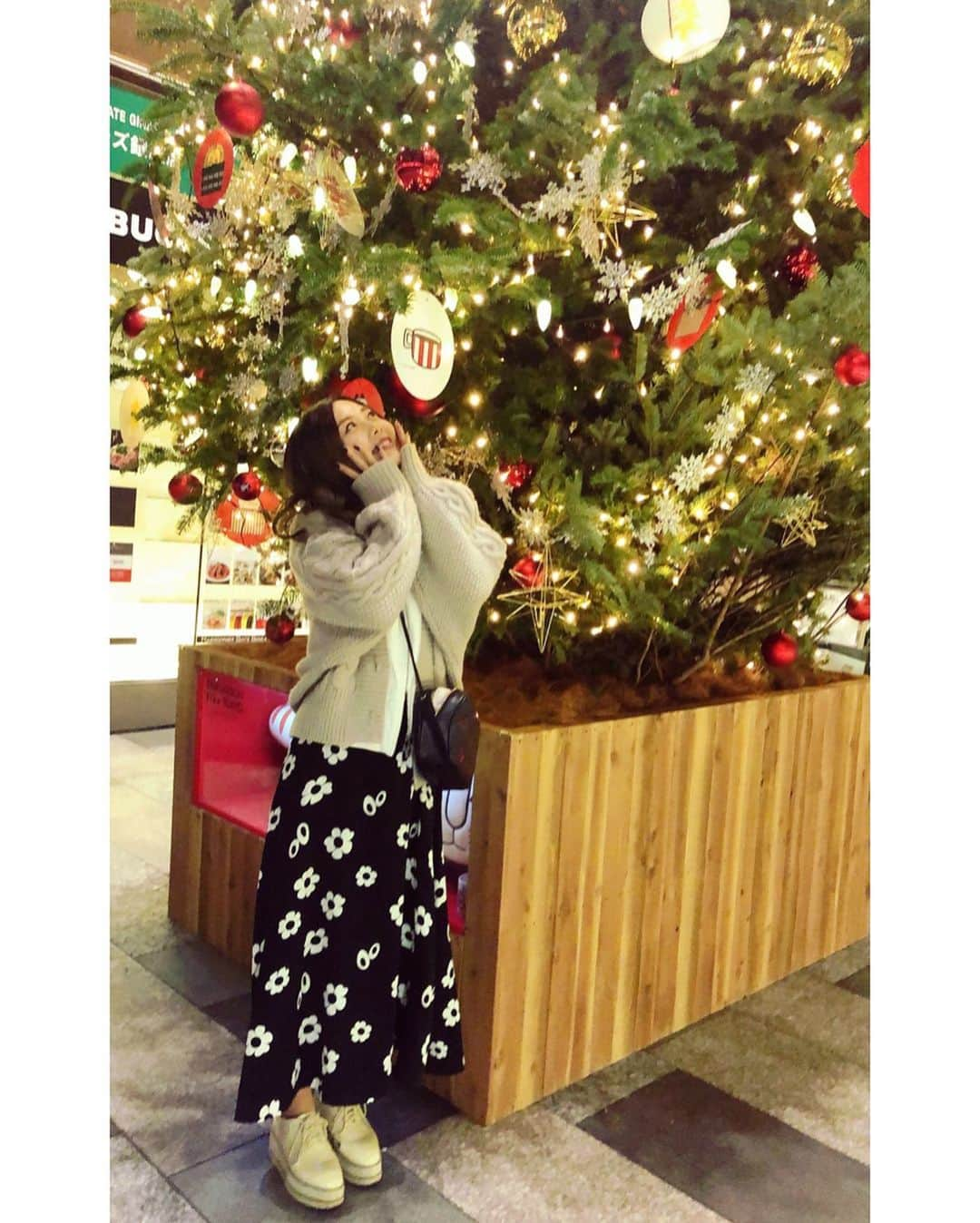 西村季里子さんのインスタグラム写真 - (西村季里子Instagram)「・ 今日から12月だって🎄 1年が早すぎるよ〜〜〜 いろいろあったな〜今年も💭(まだ早い) 今月だけでもとてもいい1ヶ月にして 終わり良ければ全て良し状態にしたい😇 #12月#2019#最後の1ヶ月#年末 #クリスマス#クリスマスツリー#🎄 #銀座#どこもかしこもクリスマス #イルミネーション#電気 #クリスマスプレゼント#欲しいです #followｍe #follow」12月1日 11時47分 - kiriko_nishimura