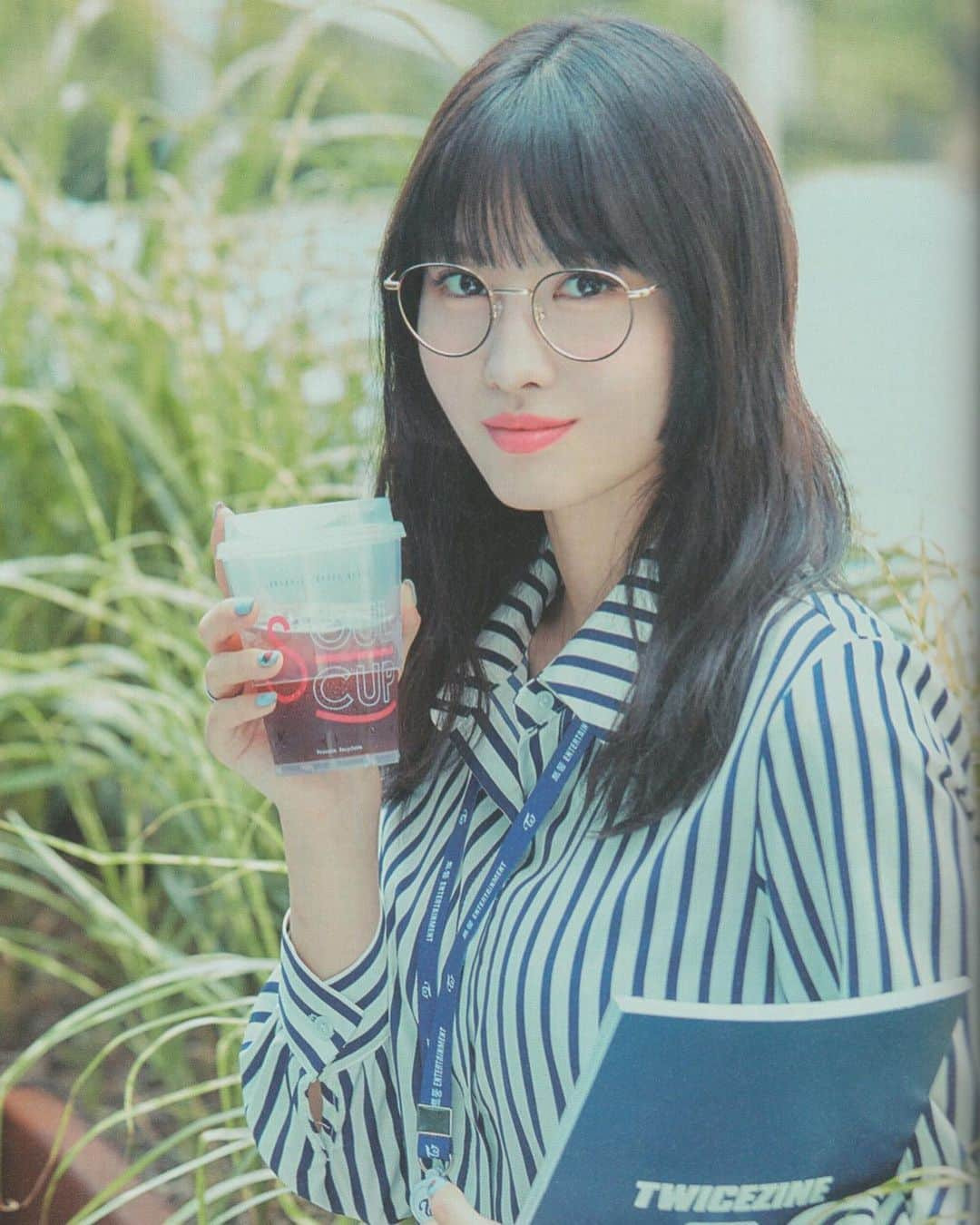 モモさんのインスタグラム写真 - (モモInstagram)「♡ [Scans] 191201 - TWICE Entertainment TWICEZINE Scans - happy december everyone🎄 #MOMO #트와이스 #모모 #平井もも #もも #TWICE ©️ tsanat」12月1日 11時56分 - momojype