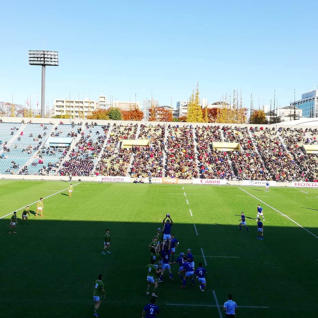 小尾渚沙さんのインスタグラム写真 - (小尾渚沙Instagram)「昨日は #大学ラグビー を観に行ってきました～♡ #帝京大学 vs #慶應義塾大学  #東海大学 vs #大東文化大学  の２試合♡♡ . ◆ヒートテック ◆タートルネック ◆ウルトラライトダウン ◆ダウンコート ◆手袋 ◆カイロ ◆腹巻き ◆膝掛け という防寒スタイル。 . どんなに寒くても、やっぱりラグビー観戦は生が楽しいぃぃ～！！！！ . 今日は全勝同士の早明戦！！ 現地観戦される方、思い切り楽しんできてくださいね～♡♡♡ . . #ラグビー #ラグビー観戦 #ラグビー好き女子 #ラグ女 #休日 #休日の過ごし方 #rugby  #秩父宮ラグビー場 #現地観戦 #関東大学対抗戦 #関東大学リーグ戦  #ラグビー好きな人と繋がりたい  #ラグビー観戦仲間募集中 #冬の観戦コーデ #ラグビー観戦コーデ #防寒 #必需品 #フリーアナウンサー #小尾渚沙」12月1日 12時07分 - obi_nagisa