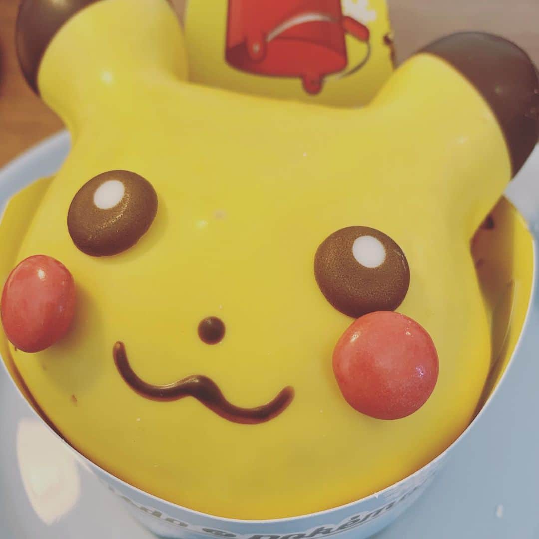 のインスタグラム：「念願の、 念願のピカチュウ！  いただきマンモス。  #ピカー #ピカチュウドーナツ」