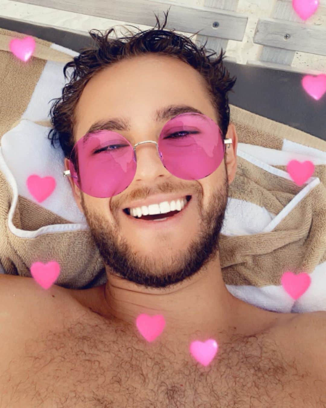 のインスタグラム：「last comment wins a prize」