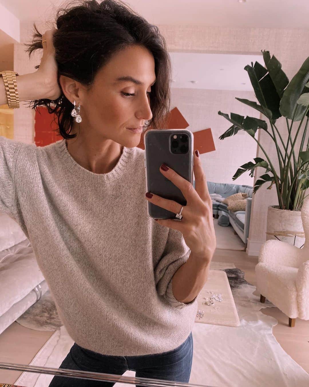 ダニジョーのインスタグラム：「Tap to shop Danni’s Cozy Saturday Favorites #earparty ✨」