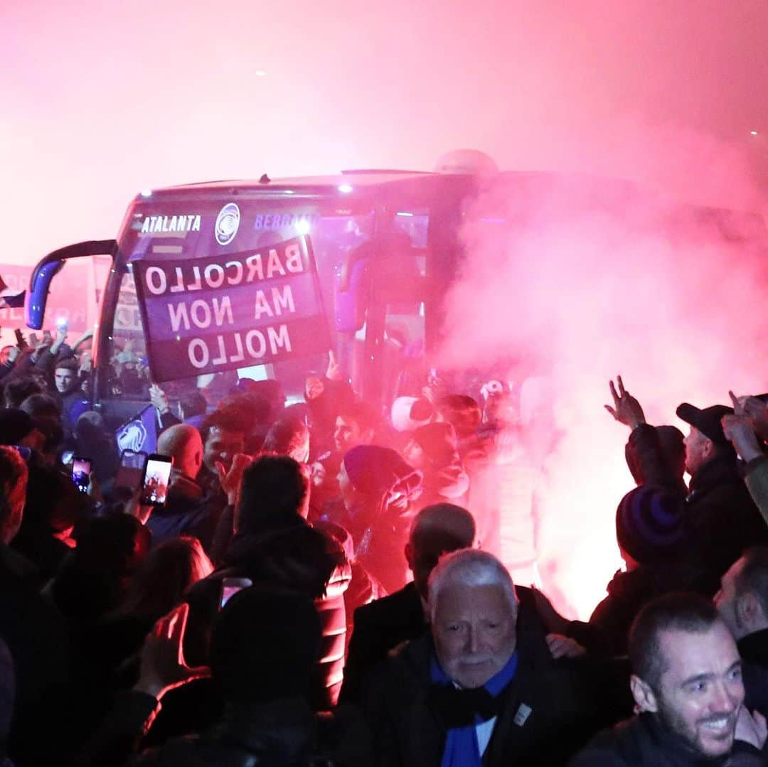 アタランタBCさんのインスタグラム写真 - (アタランタBCInstagram)「‪⚠️ La vittoria nel derby può causare effetti desiderati 🖤💙‬ ‪🙌 That derby winning feeling! 🙌‬ — #BresciaAtalanta‬ ‪#SerieATIM #GoAtalantaGo ⚫️🔵 ‬‪#ForzaAtalanta #Atalanta #Bergamo #football」12月1日 3時58分 - atalantabc