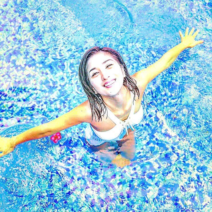 渡邊水希さんのインスタグラム写真 - (渡邊水希Instagram)「#hellonovember  #gravure #myfavorite #offshot #poolside #グラビア #グラビア撮影 #グラビア女子 #smileforever #love #sea #グラビアDVD #2020年 #1月31日発売 #art」12月1日 4時10分 - mizuki__watanabe