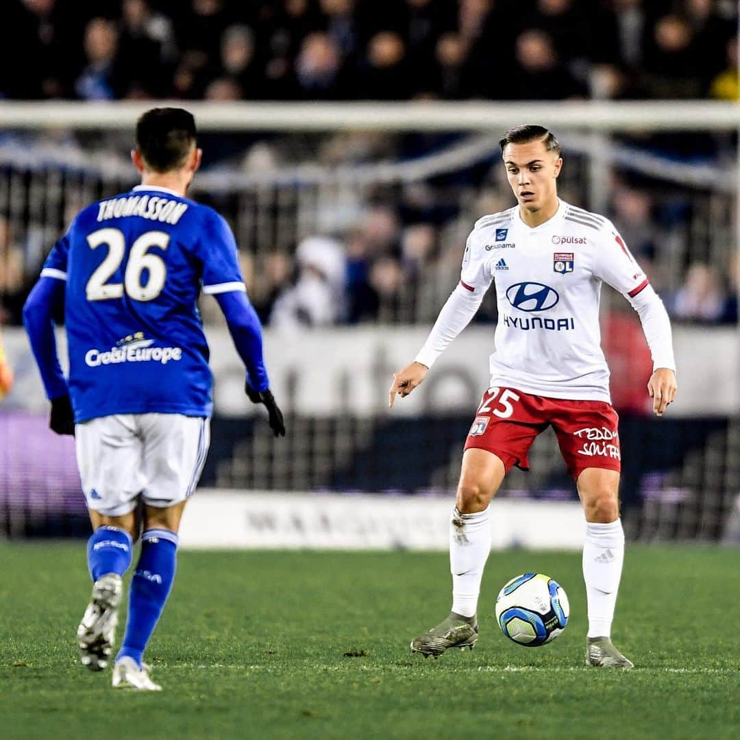 リーグ・アンさんのインスタグラム写真 - (リーグ・アンInstagram)「Au mental et à l’expérience, l’@ol repart avec les 3 pts de la Meinau (1-2) 💥 ▫️ ▫️ #RCSAOL #olympiquelyonnais #strasbourg #RCSA #OL #lyon」12月1日 4時17分 - ligue1ubereats