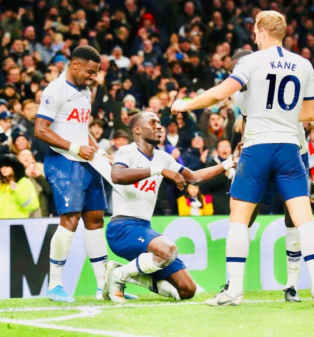 セルジュ・オーリエさんのインスタグラム写真 - (セルジュ・オーリエInstagram)「3 points of good feeling at home🥳😁 well done guys Congratulations my son @moussasissokoofficiel for your first goal of the season and be of the year 😂😂😂 enjoy bro 🤞🏽😘 # theWorks🚧🚧🦍❄️ #lesTravaux🚧🚧🦍❄️ @editsfootball90」12月1日 4時41分 - sergeaurier