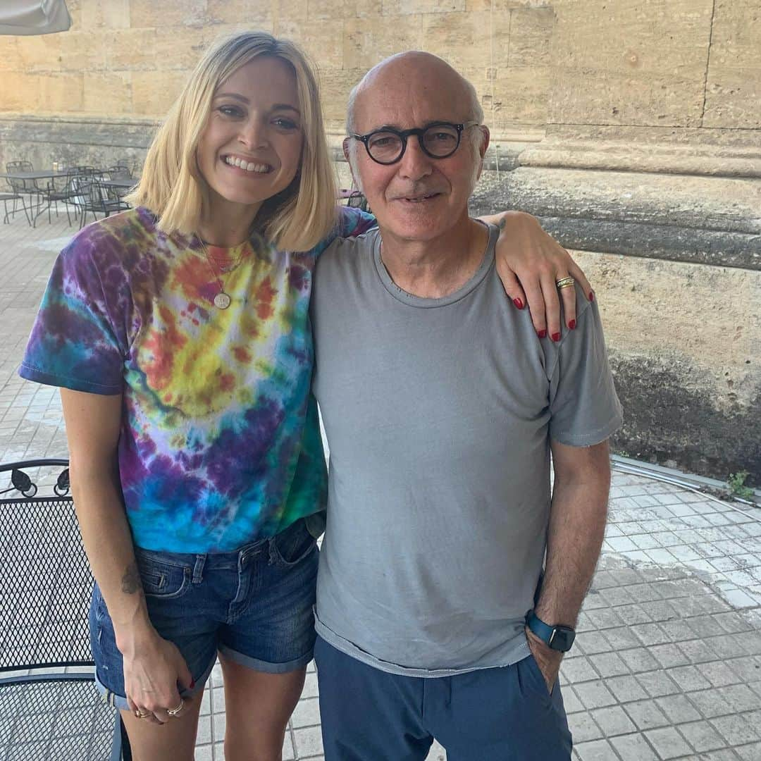 ファーン・コットンさんのインスタグラム写真 - (ファーン・コットンInstagram)「This was one of the most brilliant days back in May of this year. Interviewing @ludovico_einaudi was a real podcast dream come true. It was also my first time in Sicily. This conversation reminded me once again to follow intuition and to not worry about confirming or feeling pressure from others to follow a certain path. Have you listened yet?What did you get from Ludivico’s wisdom? #happyplace  Also head to @happyplaceofficial if you want to know who is on the episode that drops Monday. It’s a good one!」12月1日 4時36分 - fearnecotton