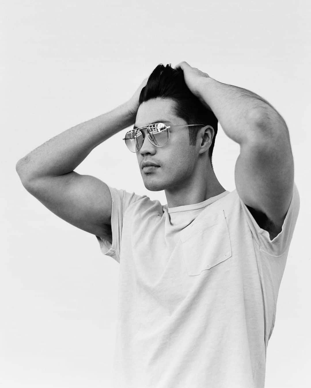 ネットフリックスさんのインスタグラム写真 - (ネットフリックスInstagram)「just fyi, if you want to go control @rossbutler’s workout - you can right now in our stories 👀💪👟 | 📸: @shanemccauley for @flauntmagazine」12月1日 4時45分 - netflix