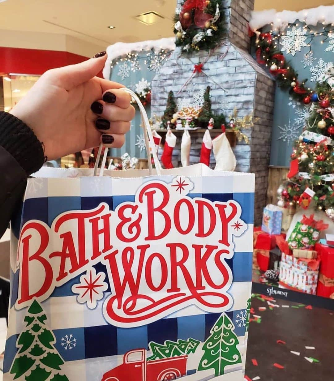 Bath & Body Worksさんのインスタグラム写真 - (Bath & Body WorksInstagram)「Raise your hand 🙋‍♀️🙋‍♂️ if you’re ready for day ✌️! Tag the BFFs you’re shopping with all weekend long! 👯🛍」12月1日 5時02分 - bathandbodyworks