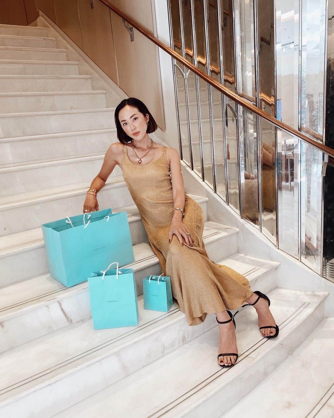 クリッセル・リムさんのインスタグラム写真 - (クリッセル・リムInstagram)「It’s the holiday season and I put together a gift guide of my favorites at @tiffanyandco (more on my stories) for my loved ones and... for myself. What can I say I can’t refuse a little blue box! 💎 #VeryVeryTiffany #tiffanypartner」12月1日 5時21分 - chrisellelim