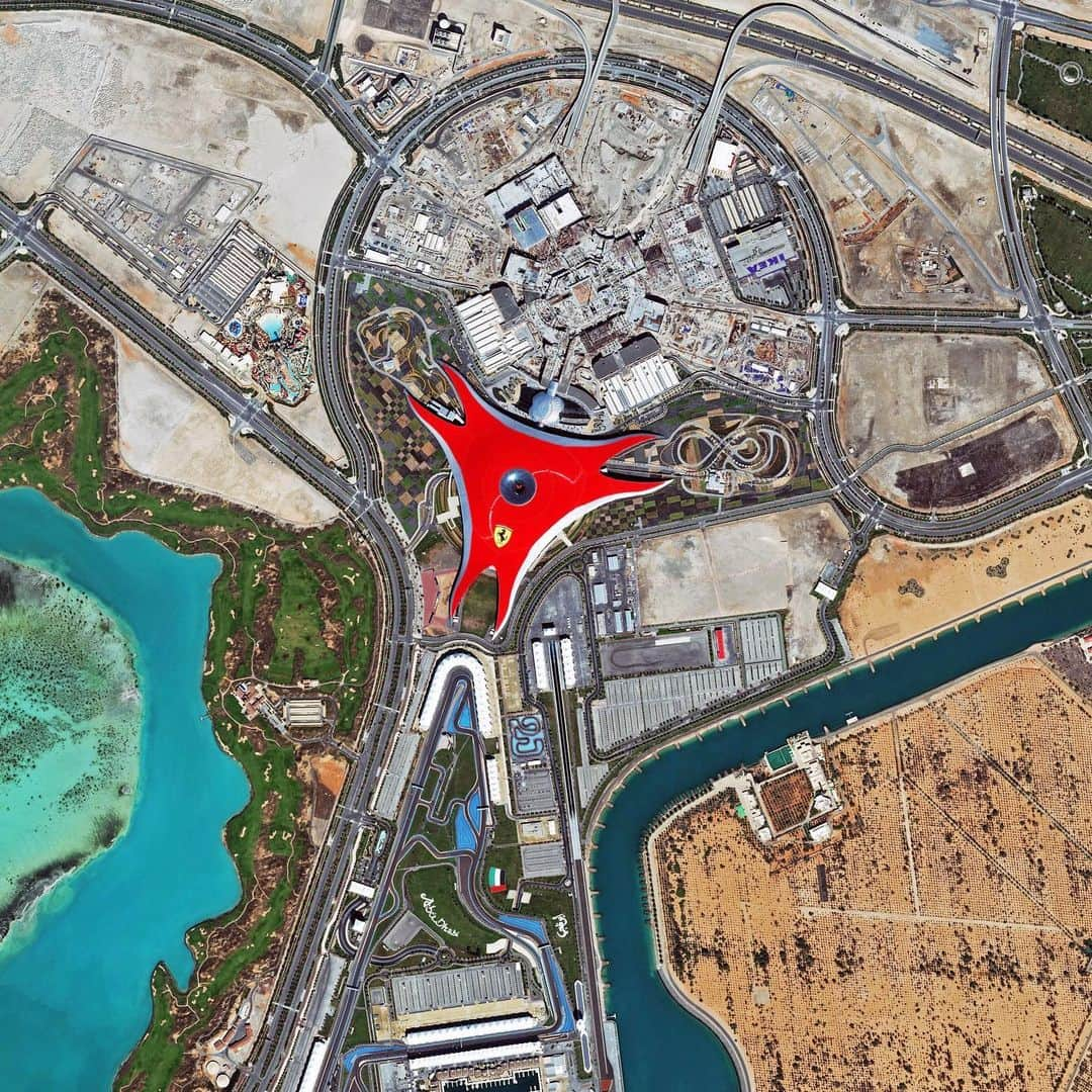 Daily Overviewさんのインスタグラム写真 - (Daily OverviewInstagram)「This Overview from @esrigram shows Yas Island in Abu Dhabi, UAE, before construction of the 2.5 million-square-foot Yas Mall. The island is home to the Ferrari World theme park and the Yas Marina Circuit, where this weekend’s Abu Dhabi Grand Prix will be held. The race marks the end of the 2019 Formula 1 Championship Series, which is currently led by Lewis Hamilton of team Mercedes. . Thanks to @esrigram and the Esri World Imagery Basemap for sharing this amazing image. Watch our story to see the rapid transformation of Yas Island on the Esri Wayback Imagery app.」12月1日 5時21分 - dailyoverview