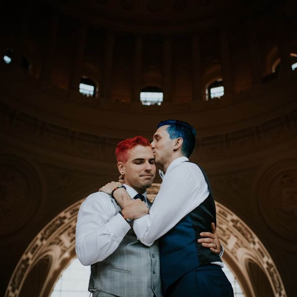 Huffington Postさんのインスタグラム写真 - (Huffington PostInstagram)「These gorgeous photos will convince you to have a courthouse wedding. 💖🏛 While there’s nothing wrong with going big for your big day, many couples opt to keep it more laid-back by marrying at their local courthouse. It’s a financially smart move: These thrifty lovebirds can use the money they would have spent on their wedding for their honeymoon or a down payment on a home. With that in mind, we’re spotlighting 25 couples who got married at the courthouse without sacrificing style or originality. Head to the link in bio to see the rest. // 📸, in order: @arrowoodphotography, @candicemariephoto, @phillipvnweddings, @amyanaizphoto,  @nicolechanphotography & @lovekephoto」12月1日 5時31分 - huffpost