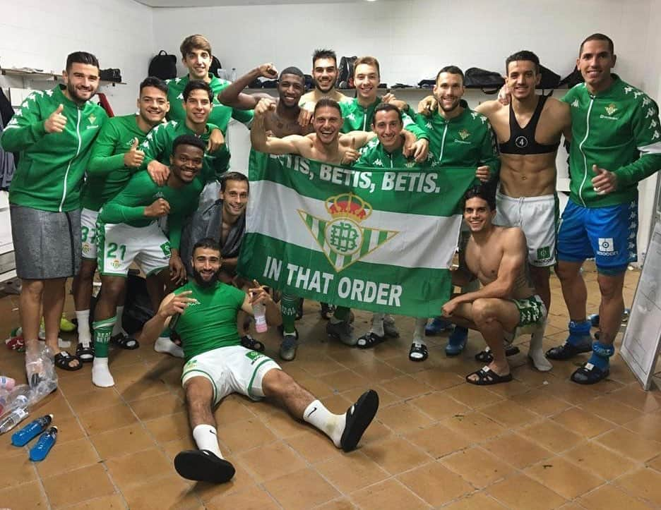 レアル・ベティスさんのインスタグラム写真 - (レアル・ベティスInstagram)「💚⚪️💚 Betis. Betis. Betis.  Siempre en este orden. — Always in that order.  #DíaDeBetis #MallorcaRealBetis」12月1日 5時35分 - realbetisbalompie