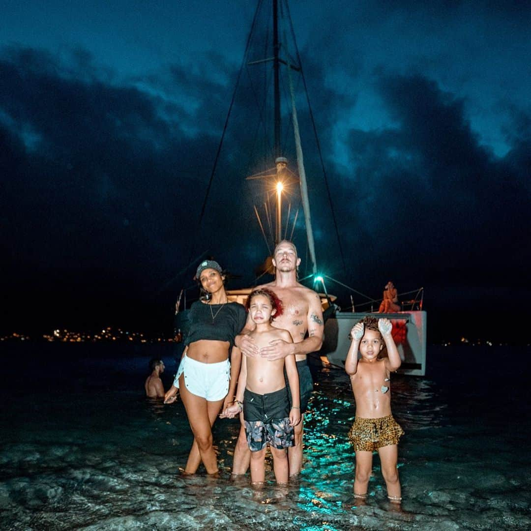 ディプロさんのインスタグラム写真 - (ディプロInstagram)「Snuck my children in my luggage so we could enjoy Hawaii together」12月1日 6時02分 - diplo