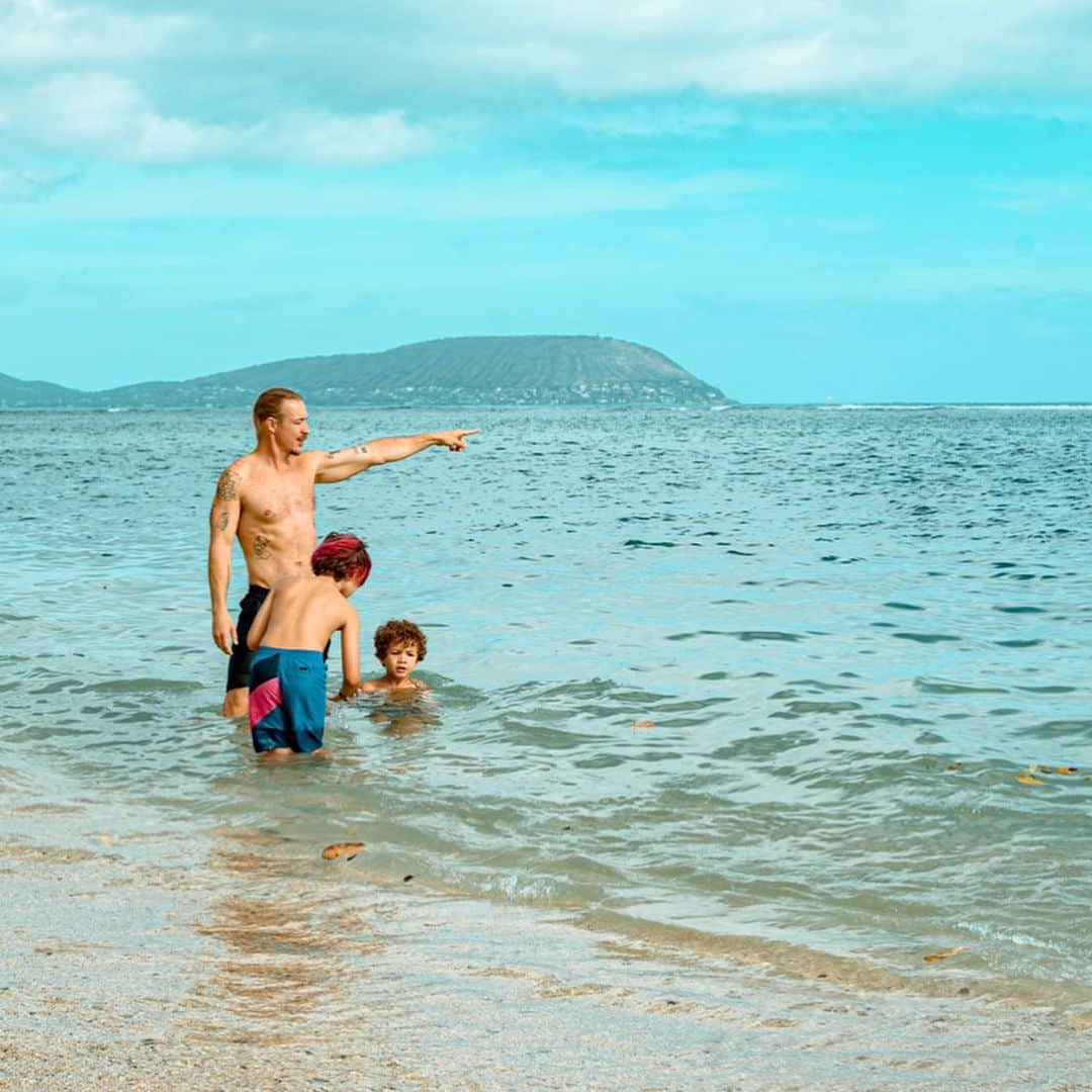ディプロさんのインスタグラム写真 - (ディプロInstagram)「Snuck my children in my luggage so we could enjoy Hawaii together」12月1日 6時02分 - diplo