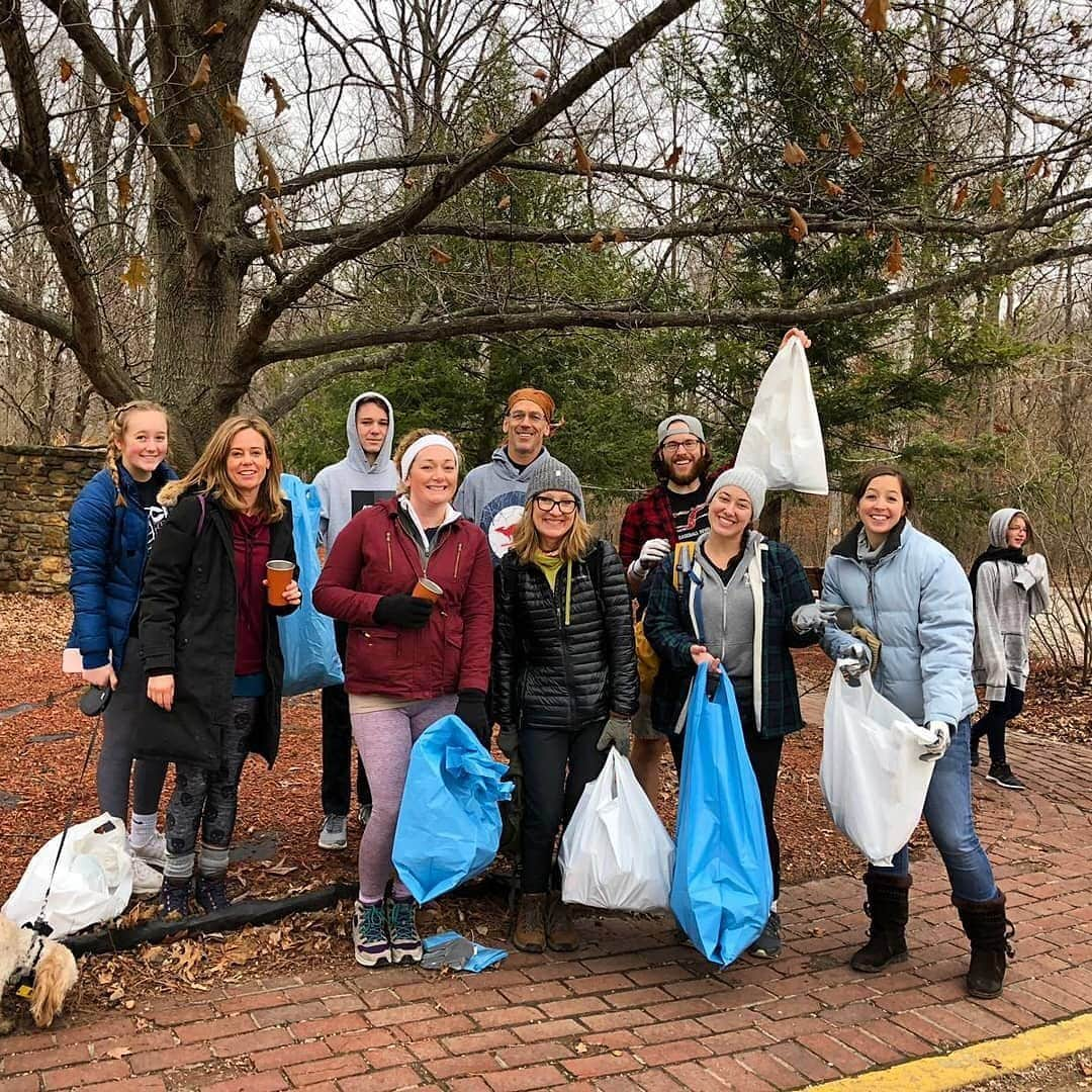 REIさんのインスタグラム写真 - (REIInstagram)「A big thank you to everyone who joined yesterday’s nationwide cleanup. We’re honored to fight for life outdoors alongside such a passionate and inspiring community. #OptOutside  Photos: @anchorandpine in Milo McIver State Park, #Oregon, @se_apprentice in Hollywood, #California, @how_she_saw_it in #Maryland, @ilecagoodpun in Big Talbot Island State Park, #Florida, @harold_gibbons in Turkey Run State Park, #Indiana and @em.beth in Jamaica Bay Wildlife Refuge, #NewYork.」12月1日 6時25分 - rei