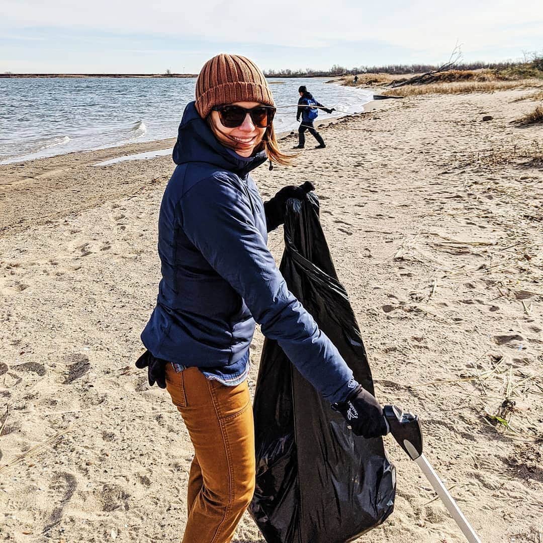 REIさんのインスタグラム写真 - (REIInstagram)「A big thank you to everyone who joined yesterday’s nationwide cleanup. We’re honored to fight for life outdoors alongside such a passionate and inspiring community. #OptOutside  Photos: @anchorandpine in Milo McIver State Park, #Oregon, @se_apprentice in Hollywood, #California, @how_she_saw_it in #Maryland, @ilecagoodpun in Big Talbot Island State Park, #Florida, @harold_gibbons in Turkey Run State Park, #Indiana and @em.beth in Jamaica Bay Wildlife Refuge, #NewYork.」12月1日 6時25分 - rei