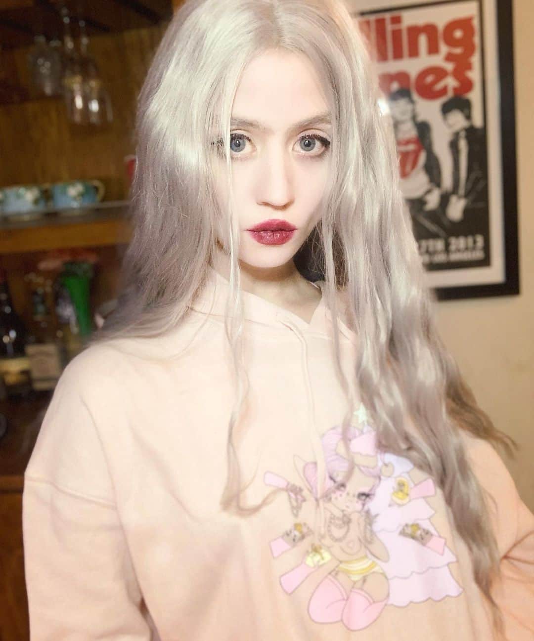 アリソン・ハーバードのインスタグラム：「❤️🌹🎄my fav wig shop @wigdot is 30% off ❤️🌹🎄」
