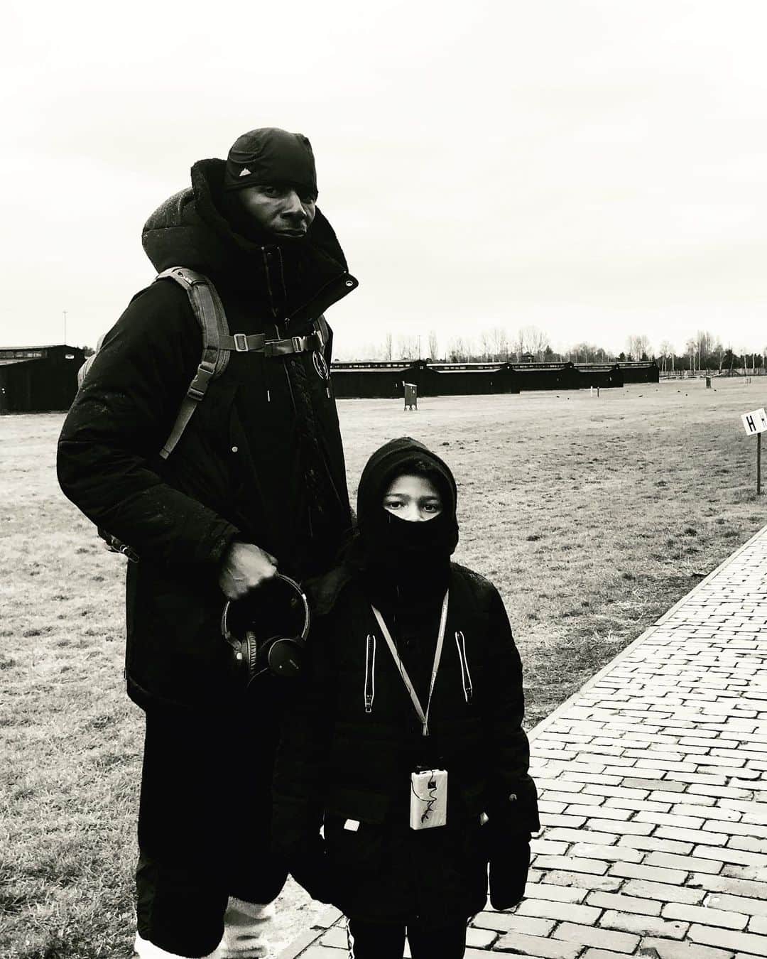 レイ・アレンのインスタグラム：「The future of our world depends on what we teach our children! Hate is a learned behavior. We must include and not exclude.  Let the lessons of our past teach us love and not hate! #bearwitness #majdanek #poland #eachoneteachone #mykidsaremygreatestlegacy」