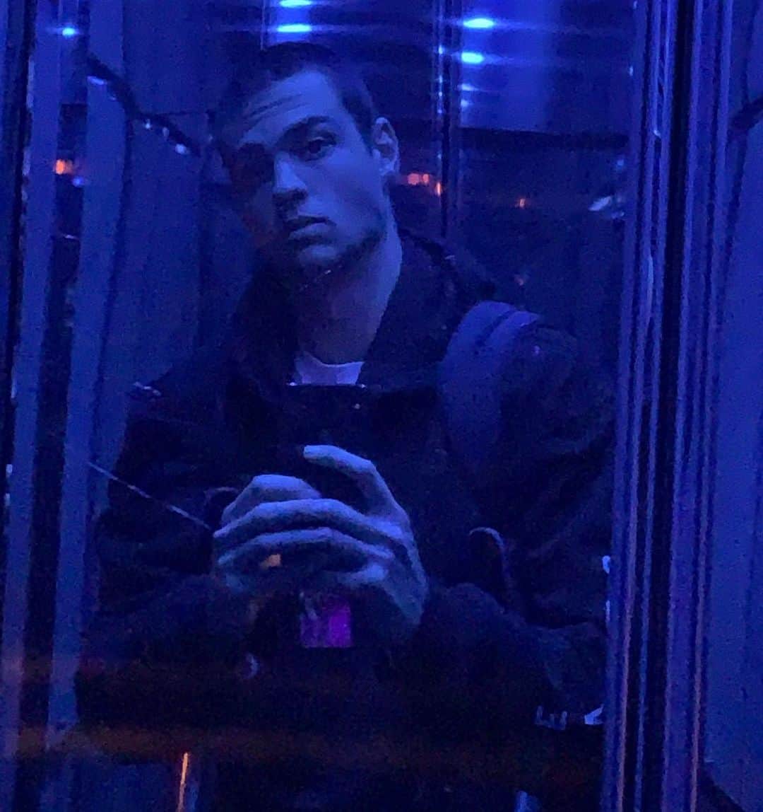 ノア・センティネオのインスタグラム：「Shock on iPhone」