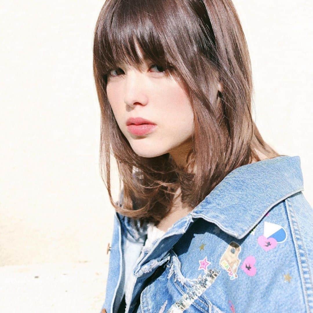 渡部幸也さんのインスタグラム写真 - (渡部幸也Instagram)「ハワイでのヘアメイク業4日目🌴  日本の寒さとうって変わって、ハワイは天気も良く日差しも強く、常夏感が凄いです🌺  それでもハワイは気候も良くて、外も本当に気持ち良くて日焼けする日々ですね😅 なのでこのくらいの日焼けでも、この時期なので、日本に戻るとうく感じかもと😅😅 とにかく毎日、元気でやってます✨  日本でのサロン✂︎業務は、12/4の水曜日からになります🙇 美容師としても本気で頑張りますので、皆様からのご予約、心よりお待ちしています✨✂︎✨ #ヘアスタイル #ヘア #髪型 #ヘアカタログ #ヘアセット #くせ毛風パーマ #透明感カラー #ハワイ #恵比寿美容院 #代官山美容室 #代官山美容院 #美容学生 #中目黒美容師 #代官山美容師 #恵比寿美容師 #中目黒美容室 #中目黒美容院 #恵比寿美容室 #サロンモデル #中目黒ランチ #恵比寿ランチ #hpb_hair #中目黒 #代官山 #恵比寿 #渋谷 #ar_magazine #murua #emoda #americanvintage」12月1日 7時08分 - watabeyukiya