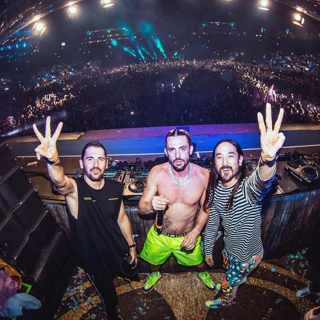 Dimitri Vegas & Like Mikeさんのインスタグラム写真 - (Dimitri Vegas & Like MikeInstagram)「Happy birthday to our day 1 brother @steveaoki ❤️」12月1日 7時15分 - dimitrivegasandlikemike