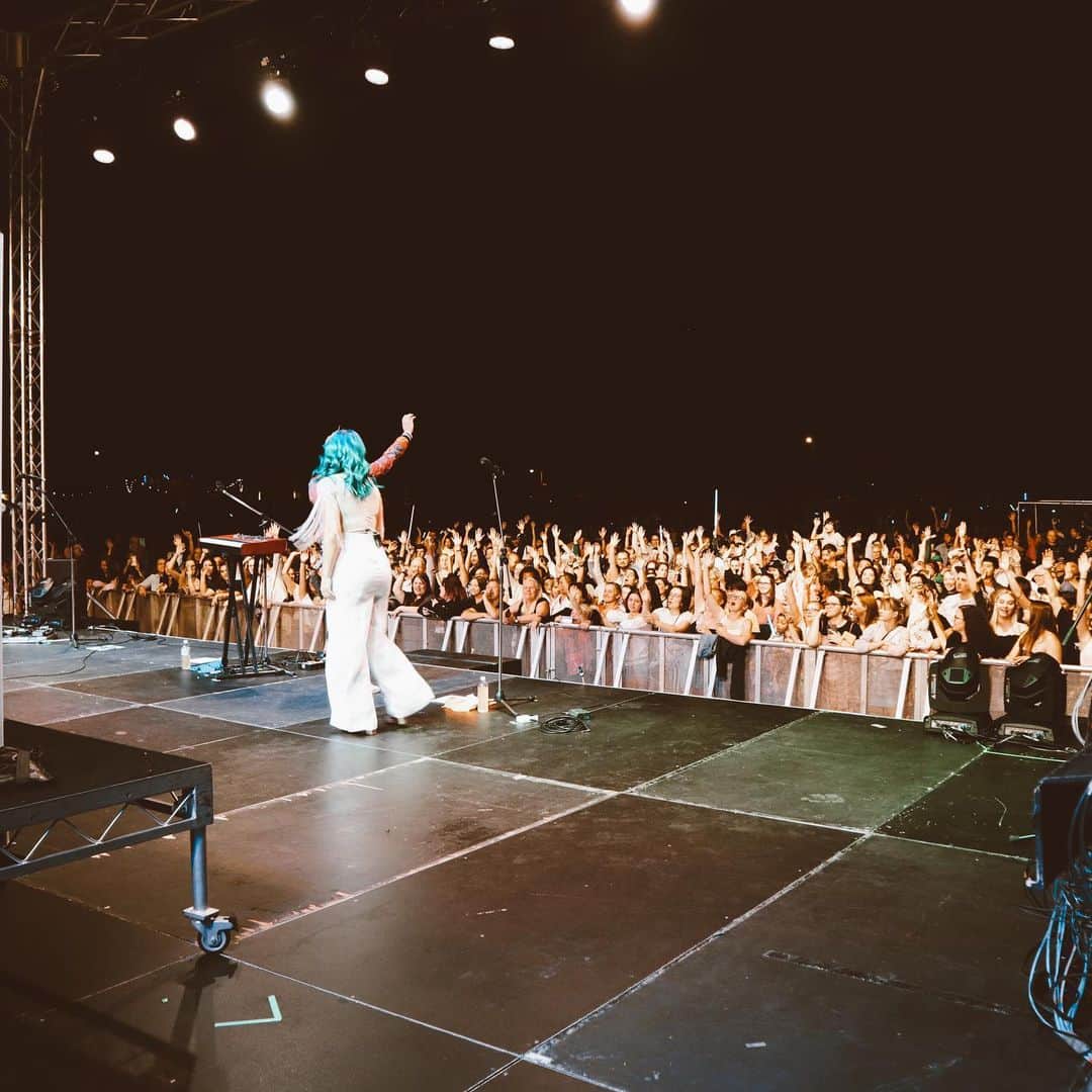 シェパードのインスタグラム：「What a night!!! Thanks Perth, we love it here 🤘🏼」