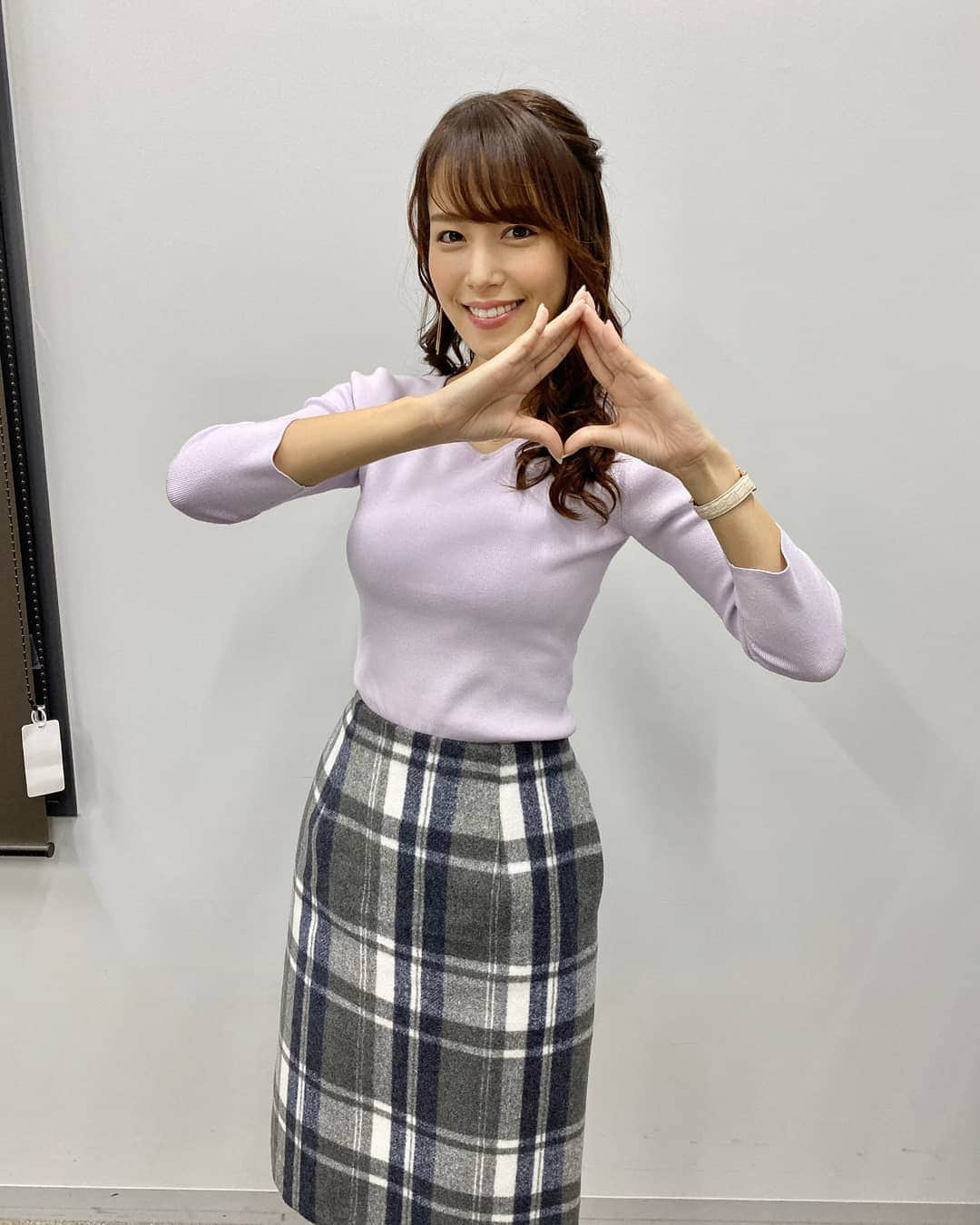 テレビ東京「SPORTSウォッチャー」さんのインスタグラム写真 - (テレビ東京「SPORTSウォッチャー」Instagram)「正解は「山」でした。  前投稿の写真は確かに「イカ」にも見えますが。  たくさんのコメントありがとうございました♪  #鷲見玲奈 #テレビ東京 #アナウンサー #肉体改造中」12月1日 7時17分 - minspo_tvtokyo