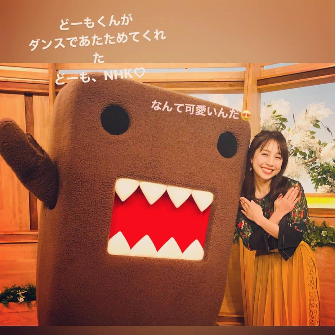 鈴木あきえさんのインスタグラム写真 - (鈴木あきえInstagram)「NHK総合『どーも、NHK』生放送☻  観てくださった方々 ありがとうございました😊😊 みなさん ざわついてることと思いますが、 今日から まさかの #師走 ですね🏃‍♂️ おっかなびっくりですね〜😂 スタジオで どーもくんがあたためてくれたよ😌🧡 いつ会っても 癒しをくれるどーもくん、 今日もありがとう☺️💛🧡 ✧✧✧ みなさんは  どんな日曜日を過ごしてるのかな🥳❓」12月1日 12時55分 - akiesuzuki0312