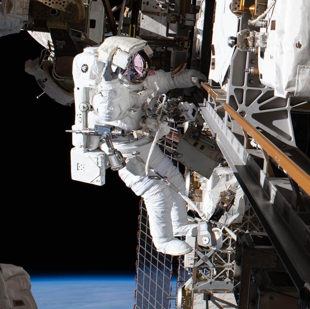 国際宇宙ステーションさんのインスタグラム写真 - (国際宇宙ステーションInstagram)「Astronauts Andrew Morgan (pic 1) and Luca Parmitano (pic 2) will step out into the vacuum of space on Monday at 6:50 a.m. EST to continue repairing a cosmic particle detector. NASA TV (link in profile) goes live at 5:30 a.m.」12月1日 7時30分 - iss