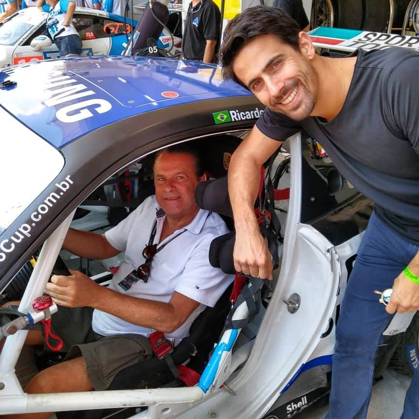 ルーカス・ディ・グラッシさんのインスタグラム写真 - (ルーカス・ディ・グラッシInstagram)「Tentando convencer meu pai @vitodigrassi de fazer umas corridas de Porsche Cup 🇧🇷😳」12月1日 7時31分 - lucasdigrassi