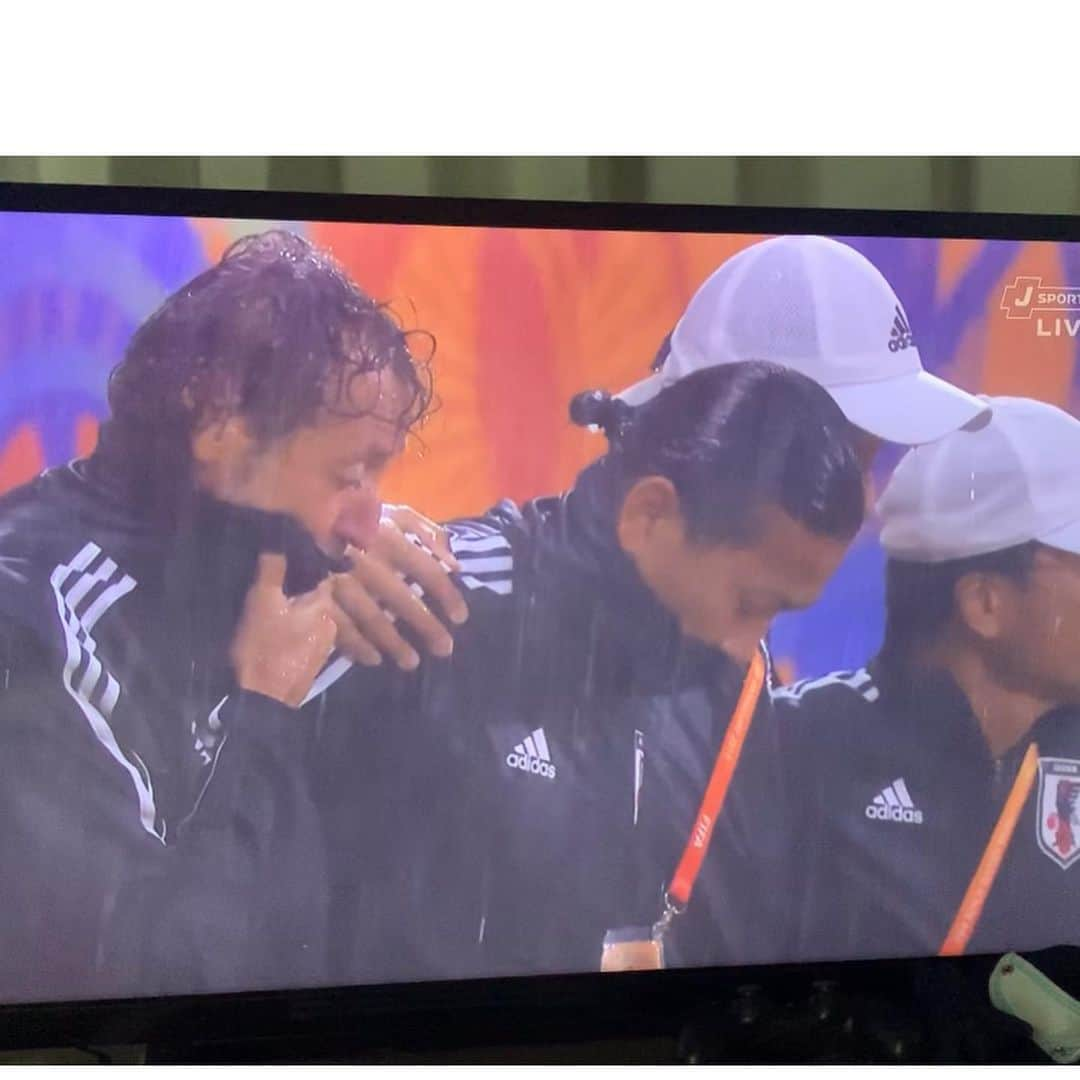 ラモス瑠偉さんのインスタグラム写真 - (ラモス瑠偉Instagram)「スタッフからのお知らせ💡 先程行われたFIFAビーチサッカーW杯パラグアイ2019 準決勝⚽️ 🇯🇵日本代表3-3ポルトガル代表🇵🇹 PK 🇯🇵 1-2 🇵🇹 激闘の末PKで敗れてしまいました。 熱い熱い戦いでした！！👏👏 皆様応援ありがとうございます！  次戦は3位決定戦です！ 明日2日4:15am vs ロシア代表🇷🇺 皆様ぜひ引き続き応援宜しくお願い致します！！頑張れ日本‼︎🇯🇵📣🔥✨ 現時点で視聴が確認できるのは下記2箇所です📺 テレビ: Jsports オンライン: Jsportsオンデマンド (Amazonプライム会員は14日間無料でお試しできます！) YouTubeでの放送は確実ではありませんが、試合開始少し前にBeach Soccer Paraguay 2019 Japan Russiaと検索頂くとライブ配信しているチャンネルが表示されます！  私達スタッフも可能な限りストーリーで得点などをアップしたいと思います！  #ビーチサッカー #ビーチサッカー日本代表 #日本代表 #w杯 #ベスト4 #ビーチサッカーワールドカップ #パラグアイ2019 #beachsoccer #JapanNationalTeam #beachsoccerworldcup #beachsoccerWC #paraguay2019 #copamundial #futeboldeareia #seleçãojaponesa #60代現役 #ラモス瑠偉 #カリオカ #RuyRamos #Carioca」12月1日 7時31分 - ruyramos10official