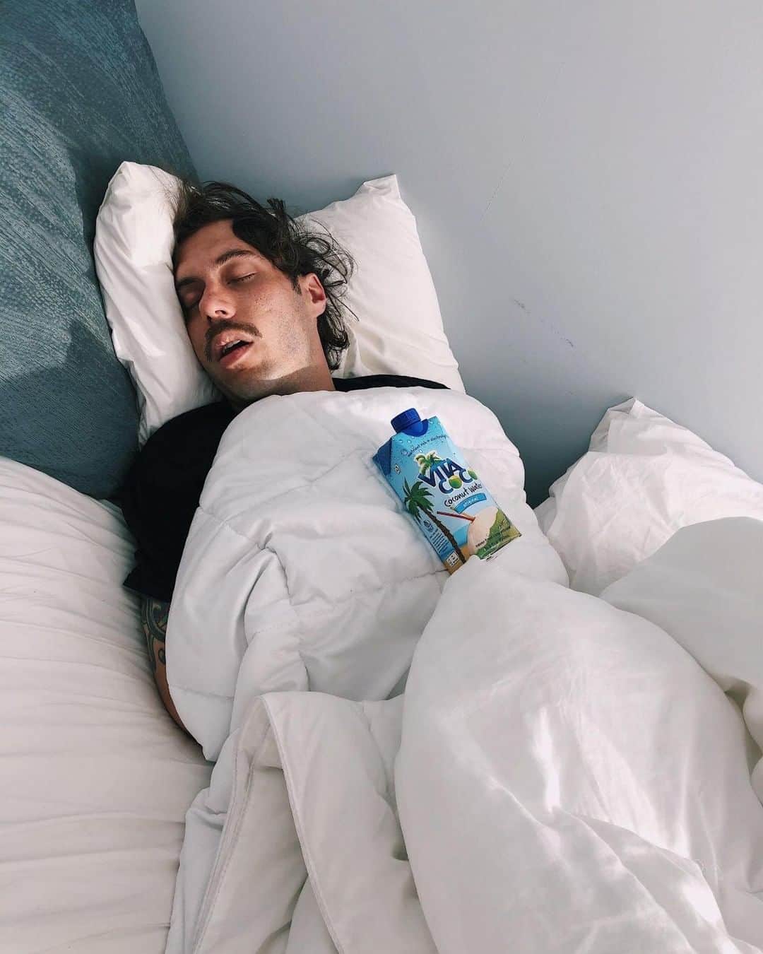 Vita Coco Coconut Waterのインスタグラム：「Spending too much time with your family can cause a hangover.  The best cure: sleep in and drink up.」