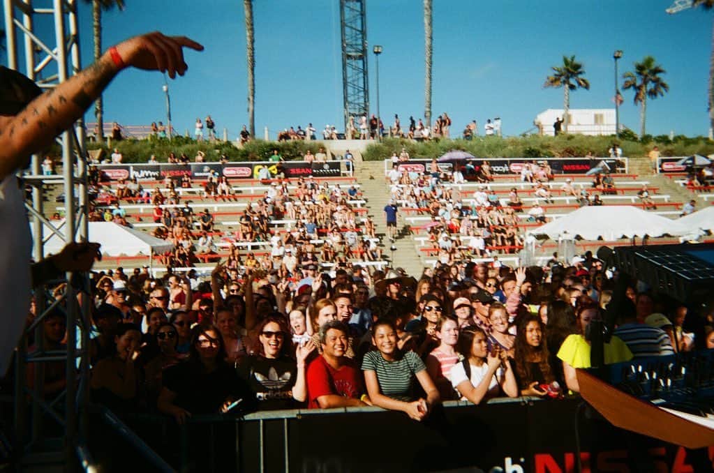 HEY VIOLETのインスタグラム：「just got some disposables developed and @k.thyyy ordered me to post pics of the crowd. so here you are. all you v beautiful people. missing this.」