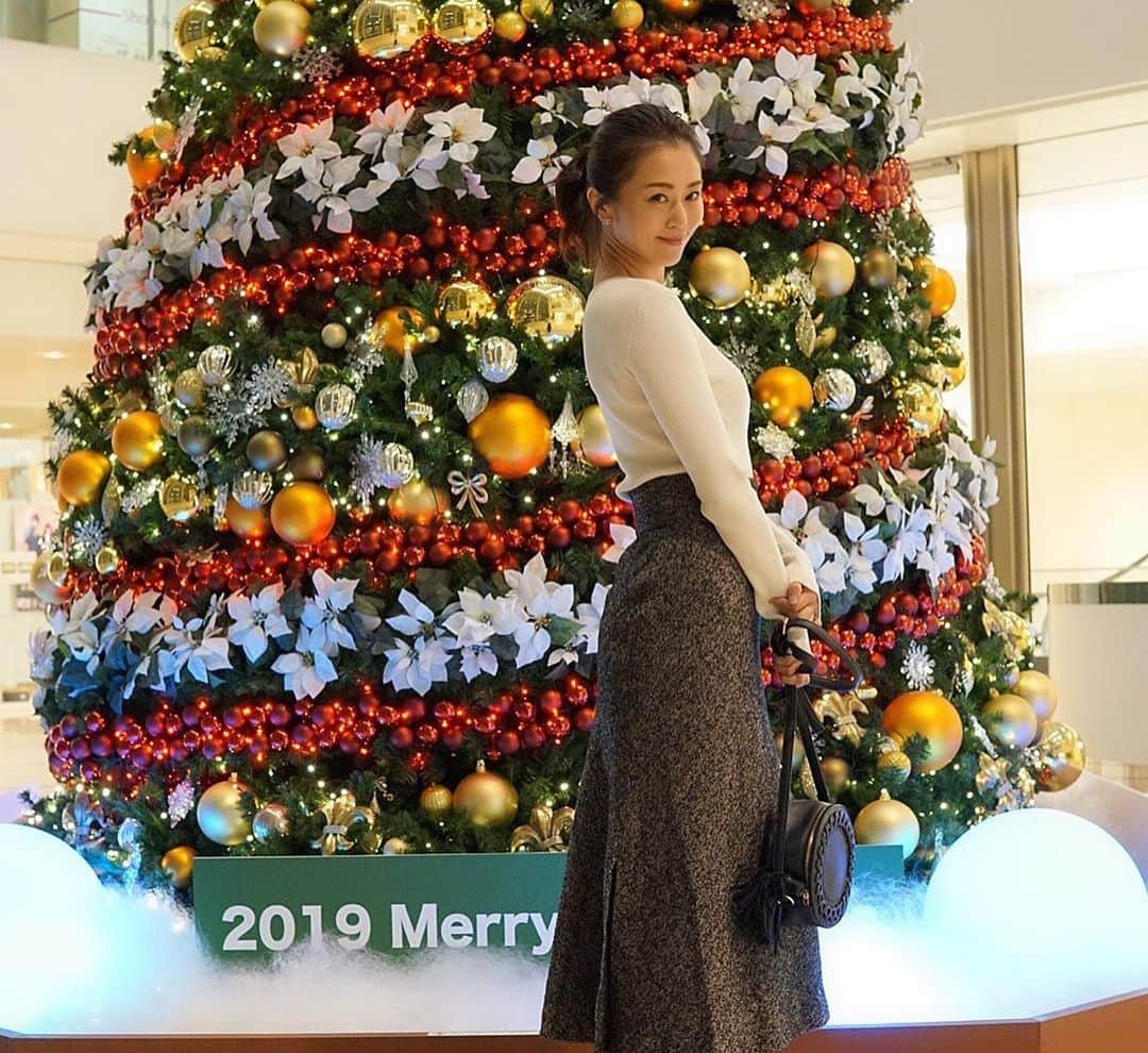 佐野真彩さんのインスタグラム写真 - (佐野真彩Instagram)「おはようございます。 今日から12月🎄 今年もあと1か月。。 のんびり頑張ります^ ^ . . #12月　#クリスマス　#fashion #クリスマスツリー　#japanesegirl #fitnessgirl」12月1日 8時14分 - sano.maya