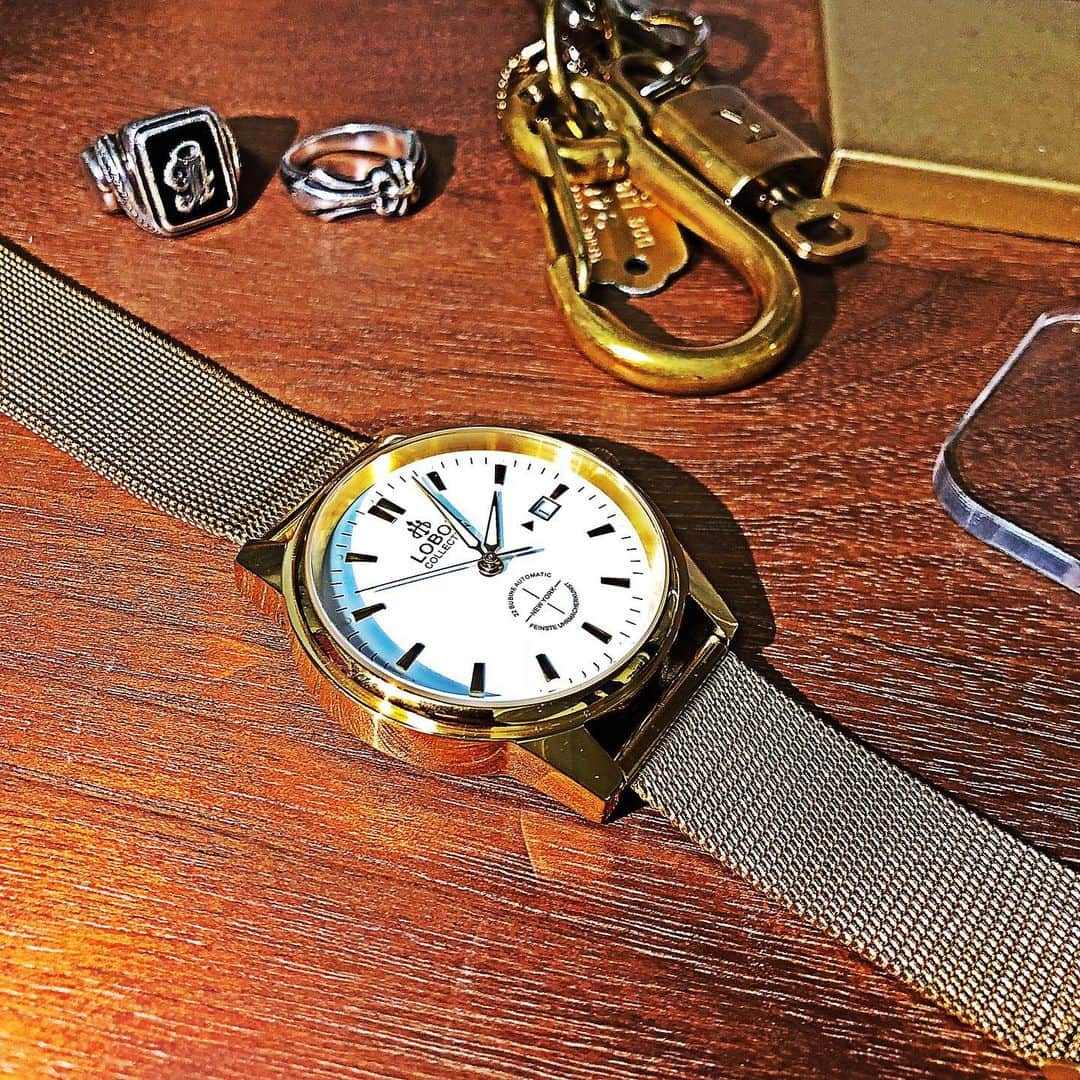 のインスタグラム：「✨NEW✨Watches ⌚️⌚️⌚️ めちゃくちゃ気に入った。 つけやすいし、デザインも最高。 みんなもチェックしてみて。  #lobor #ロバー #腕時計 #時計 #手元倶楽部 #ゴールド #japan #SOLIDEMO #KAZUYA 【kazuy1126】10%割引クーポン これ使ったら10%割引になります^ ^  @loborjapan」